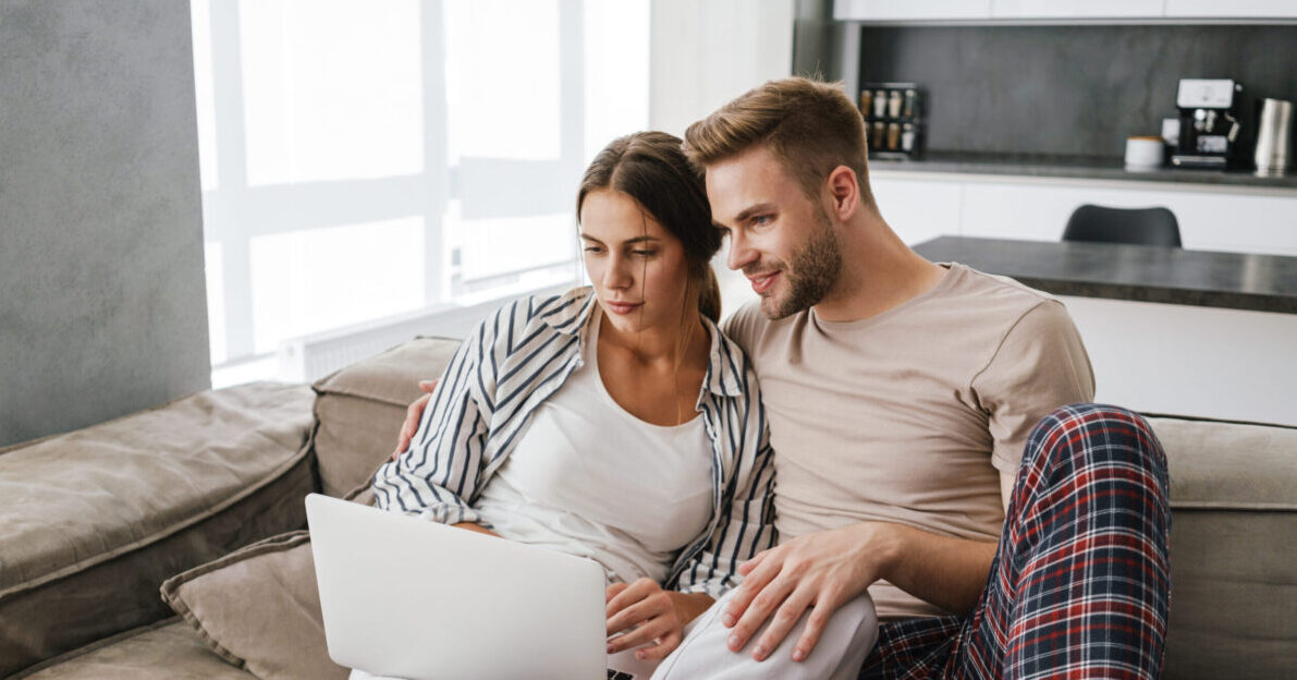 Couple reading about unexplained infertility on a laptop computer | RSC New Jersey